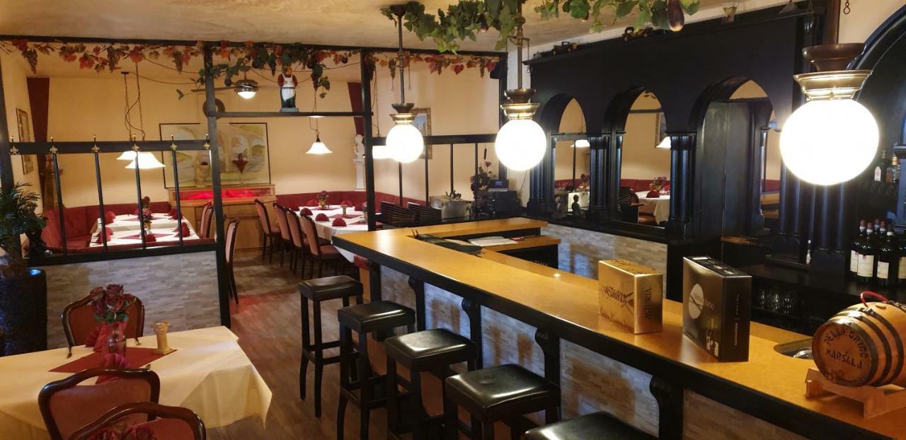 La Fontana Hotel Лангелсхайм Екстериор снимка